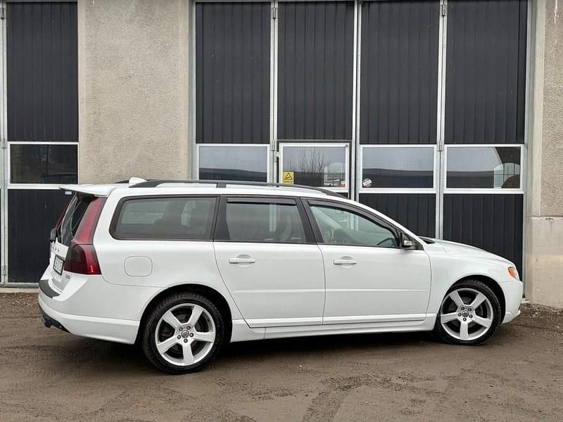 Begagnad Volvo V70 R-Design 163 HK (119 kW) 2010 Vit Kombi