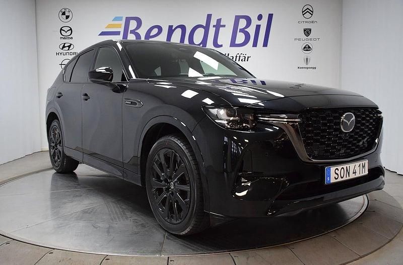 Grå Begagnad 2025 Mazda CX-60 Homura-Line SUV | 574 500 kr (Marknadspris) - Bild 1/4