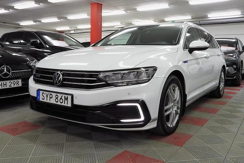 Begagnad VW Passat GTE 218 HK (160 kW) 2021 Vit Kombi