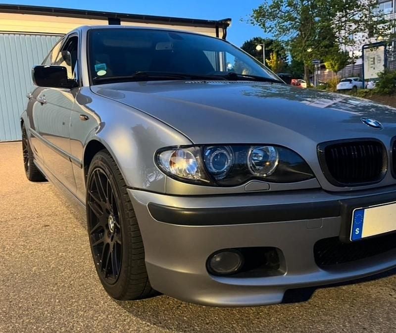 Grå Begagnad 2005 BMW 320 M Sport Sedan | 89 000 kr - Bild 1/4