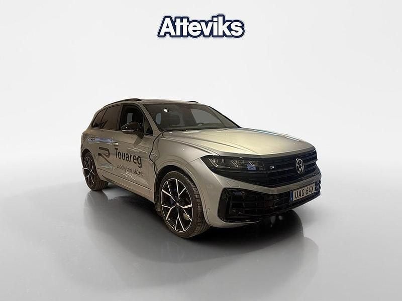 Silver Begagnad 2025 VW Touareg R SUV | 919 900 kr - Bild 1/4