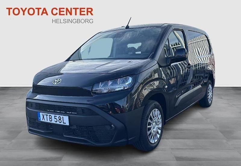 Svart Ny 2024 Toyota Proace City Van | 391 375 kr (Marknadspris) - Bild 1/4