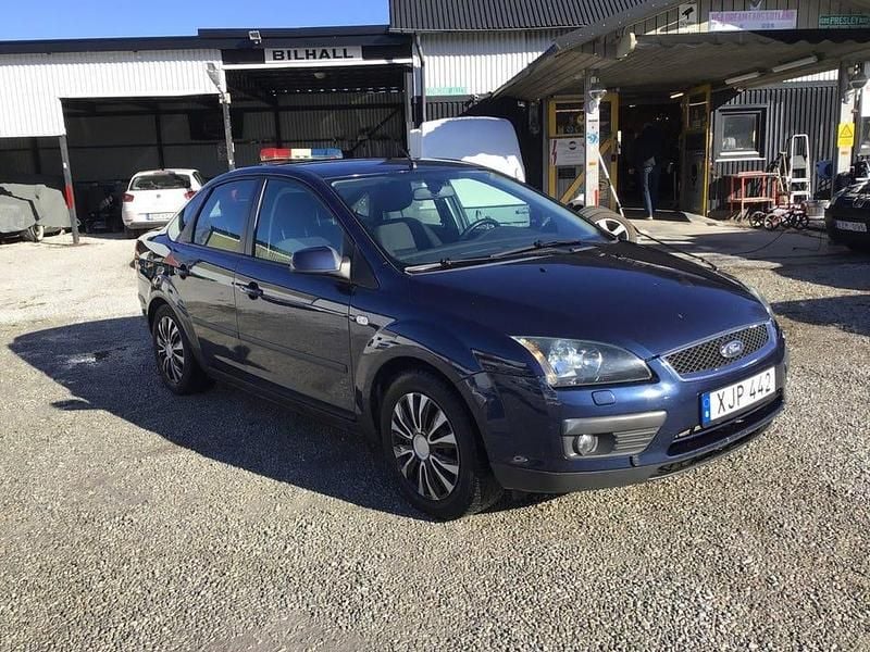 Begagnad Ford Focus 146 HK (107 kW) 2005 Blå Sedan