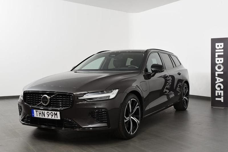 Grå Begagnad 2024 Volvo V60 Plus Kombi | 489 800 kr (Lite dyr) - Bild 1/4