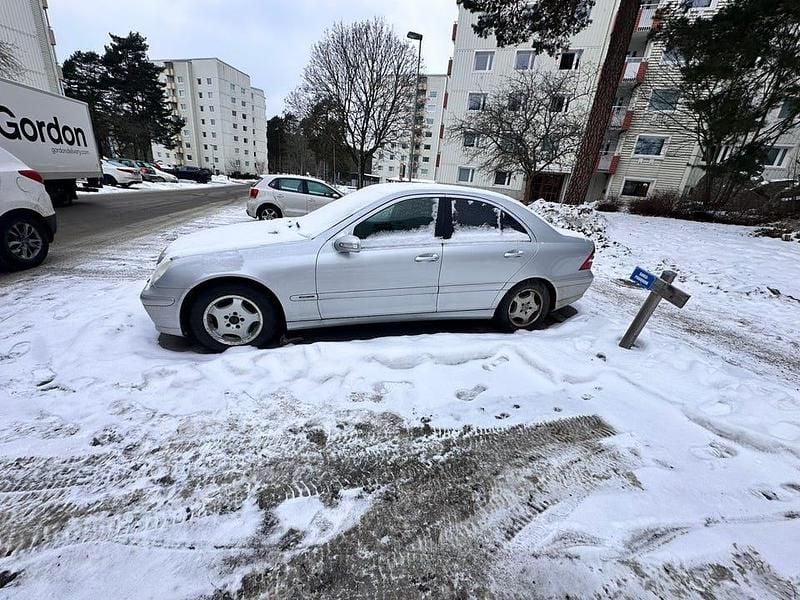 Begagnad Mercedes C180 143 HK (105 kW) 2005