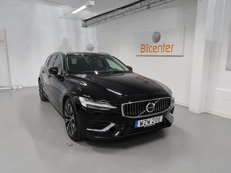 Svart Begagnad 2022 Volvo V60 Kombi | 359 900 kr (Marknadspris) - Bild 1/3