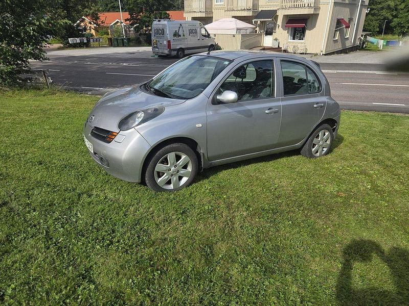 Silver Begagnad 2003 Nissan Micra Halvkombi | 21 800 kr (Marknadspris) - Bild 1/4