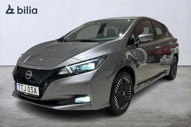 Grå Begagnad 2023 Nissan Leaf N-Connecta Halvkombi | 249 000 kr (Marknadspris) - Bild 1/3
