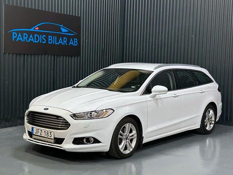 Vit Begagnad 2015 Ford Mondeo Titanium Kombi | 139 900 kr (Marknadspris) - Bild 1/4