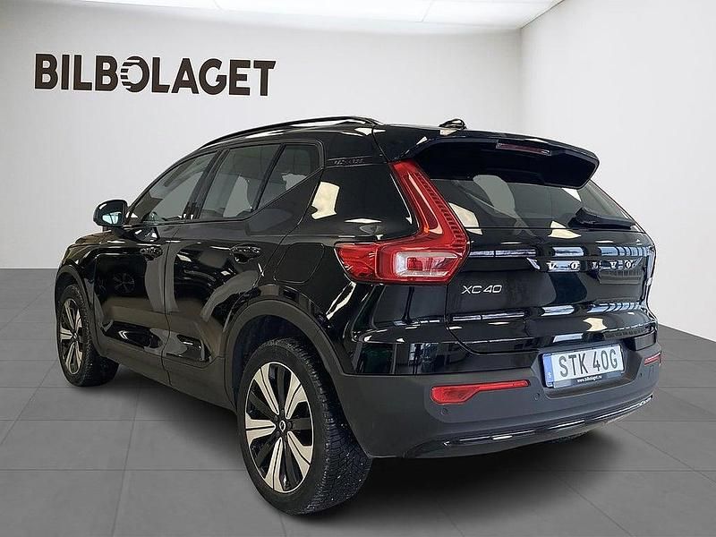 Begagnad Volvo XC40 Core 169 kW (231 HK) 2022 Svart SUV