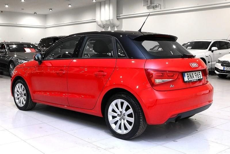 Begagnad Audi A1 Sportback Sport 86 HK (63 kW) 2014 Röd Halvkombi