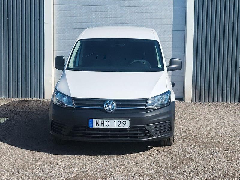 Vit Begagnad 2016 VW Caddy Minibuss | 109 000 kr (Marknadspris) - Bild 1/4