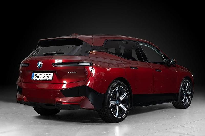 Begagnad BMW iX Sport Line 484 kW (659 HK) 2022 Röd (aventurinröd metallic) SUV