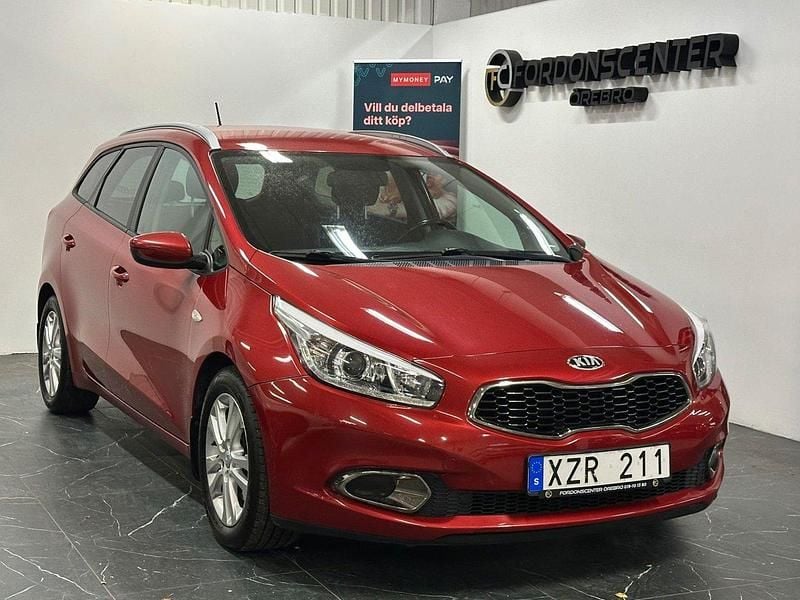 Röd Begagnad 2013 Kia Ceed Sportswagon EX Kombi | 69 900 kr (Marknadspris) - Bild 1/4