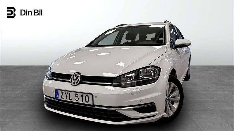 Vit Begagnad 2018 VW Golf VII Kombi | 159 900 kr (Marknadspris) - Bild 1/4