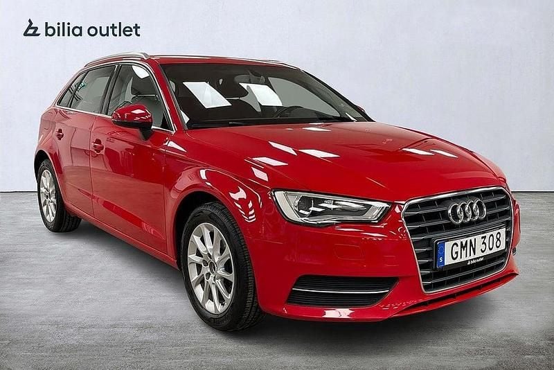 Begagnad Audi A3 Sportback Attraction 110 HK (80 kW) 2014 Röd Halvkombi