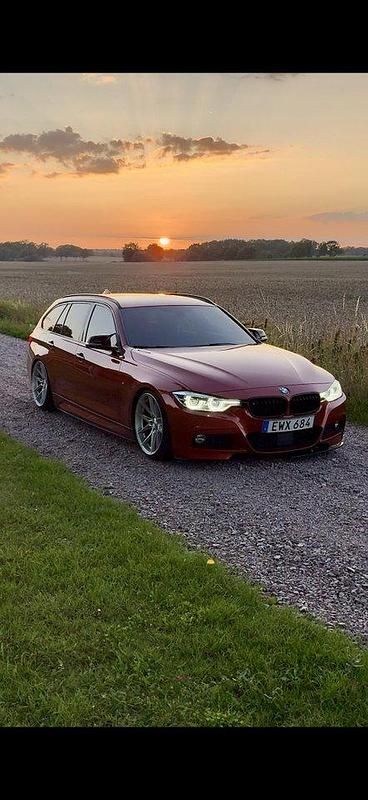 Orange Begagnad 2018 BMW 320 M Sport Kombi | 230 000 kr (Dyr) - Bild 1/4