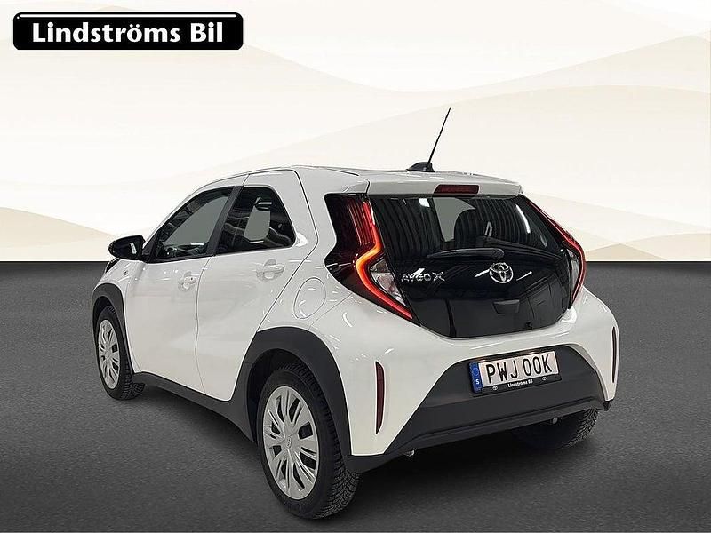 Begagnad Toyota Aygo X Play 72 HK (52 kW) 2022 Vit SUV