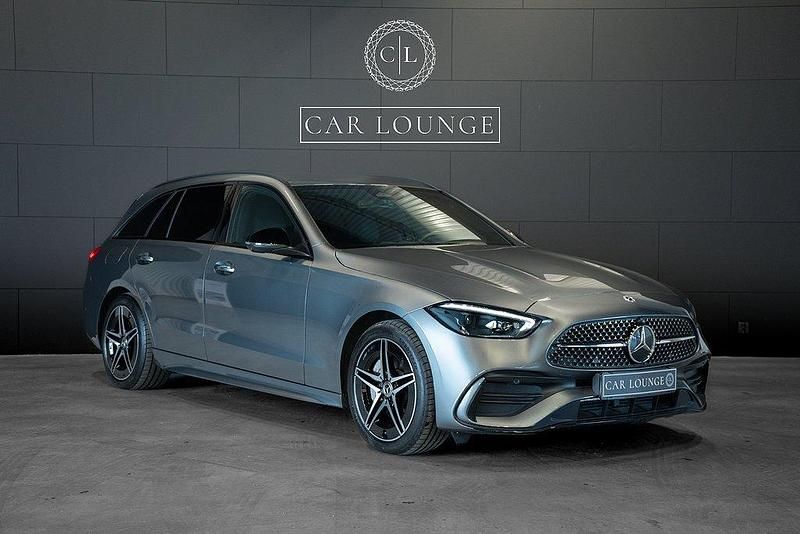 Grå Begagnad 2023 Mercedes C300e AMG Kombi | 549 000 kr (Lite dyr) - Bild 1/4