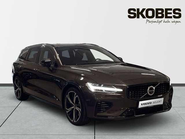 Grå Begagnad 2025 Volvo V60 Plus Kombi | 499 100 kr (Lite dyr) - Bild 1/3