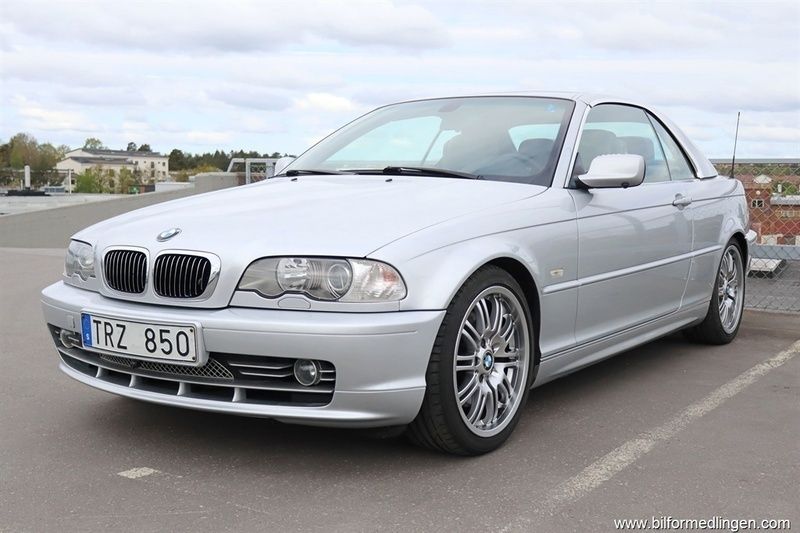 Grå samma som bilen Begagnad 2002 BMW 330 Cabriolet Cab | 169 900 kr (Marknadspris) - Bild 1/4