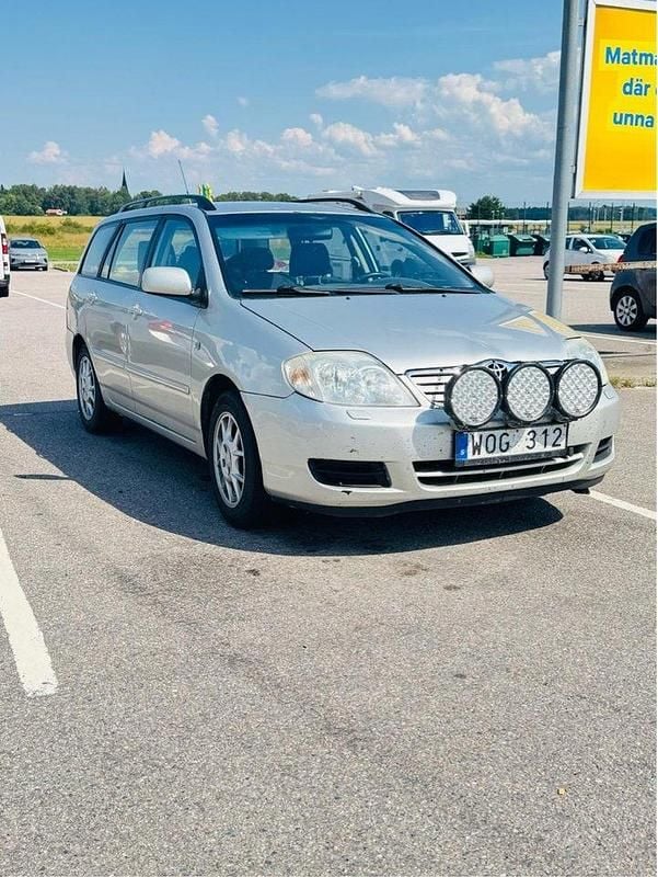 Svart Begagnad 2005 Toyota Corolla Kombi | 38 000 kr - Bild 1/3