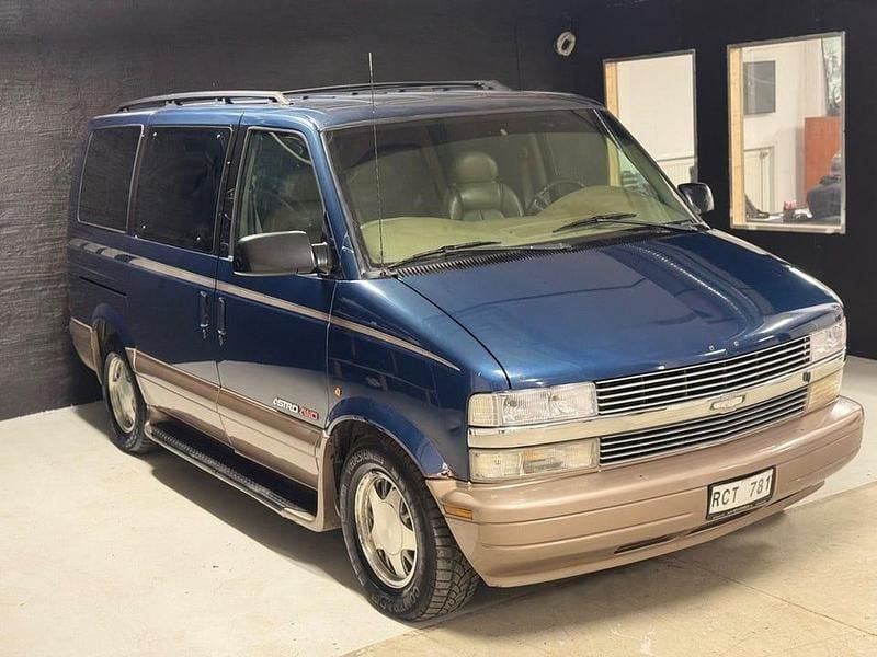 Begagnad Chevrolet Astro 193 HK (141 kW) 2000 Blå Minibuss