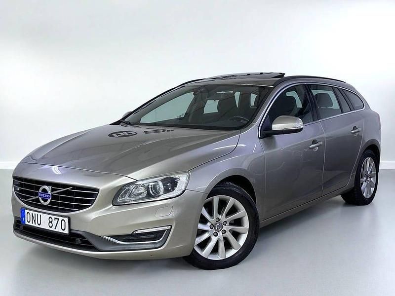 Begagnad Volvo V60 Momentum 181 HK (133 kW) 2014 Brun Kombi