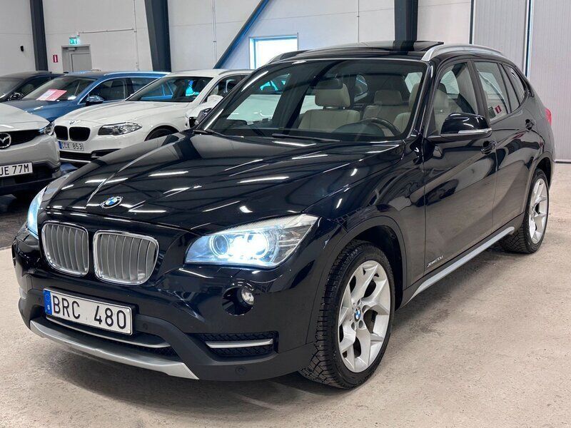Svart Begagnad 2013 BMW X1 xLine SUV | 159 700 kr (Lite dyr) - Bild 1/4