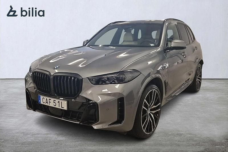 Begagnad BMW X5 M Sport 490 HK (360 kW) 2025 Grå SUV
