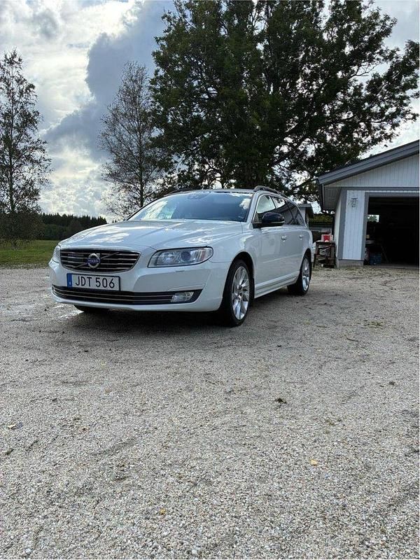 Vit Begagnad 2016 Volvo V70 Momentum Kombi | 95 000 kr (Bra pris) - Bild 1/4