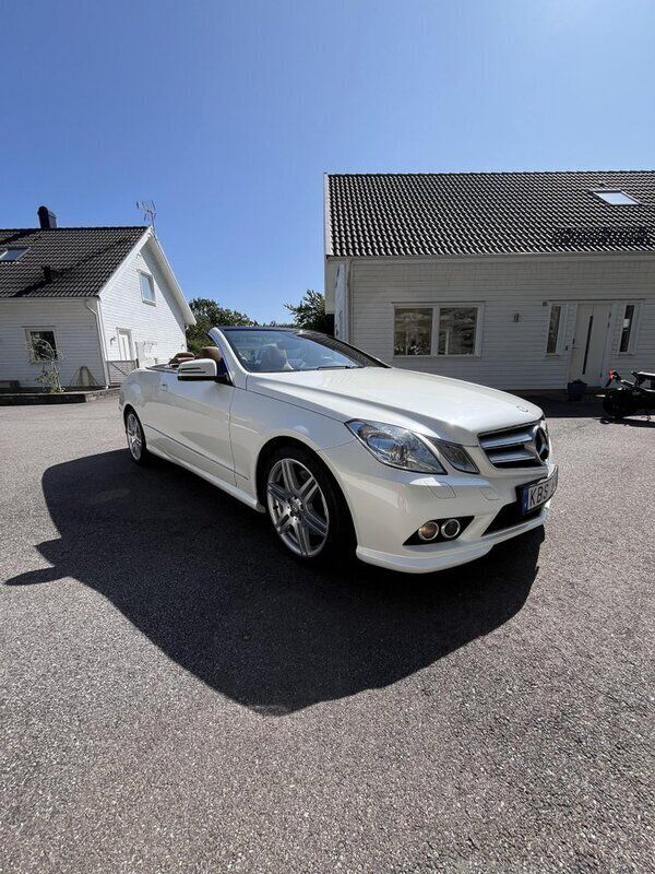 Vit Begagnad 2011 Mercedes E500 AMG Cab | 349 000 kr - Bild 1/4