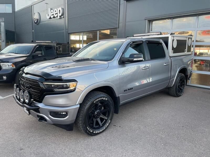 Silver Begagnad 2023 Dodge Ram Limited Pickup | 969 900 kr - Bild 1/4