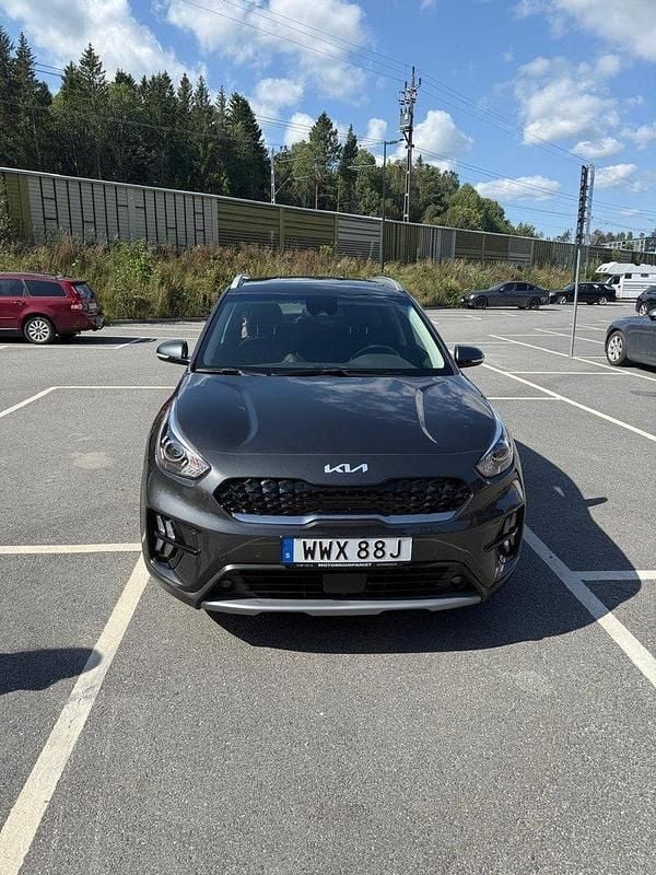 Grå Begagnad 2022 Kia Niro Advance SUV | 265 000 kr (Bra pris) - Bild 1/4