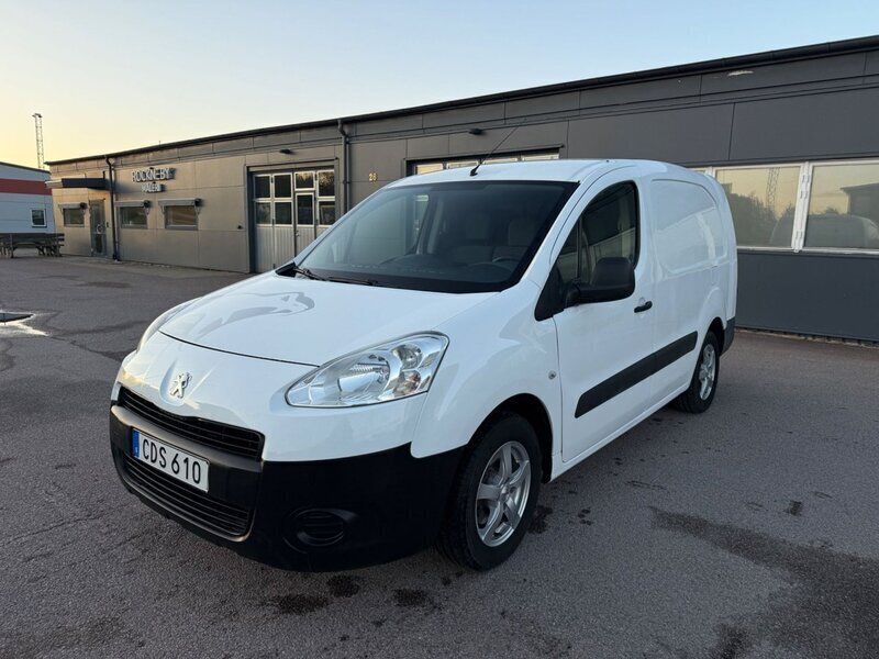 Vit Begagnad 2015 Peugeot Partner Minibuss | 44 900 kr (Marknadspris) - Bild 1/4