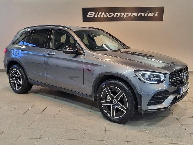 Begagnad Mercedes GLC300 AMG line 306 HK (225 kW) 2021 Grå