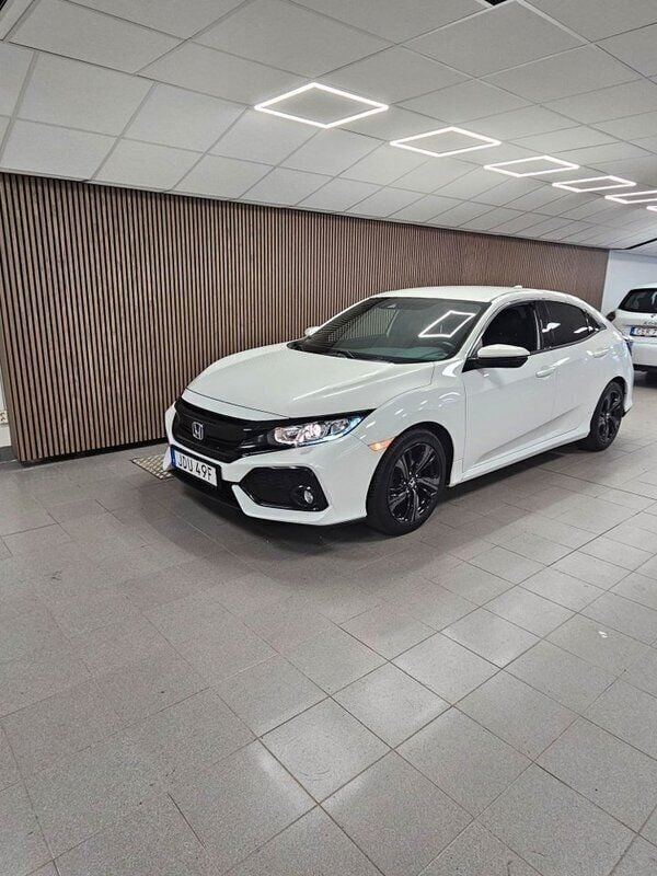 Vit Begagnad 2019 Honda Civic Elegance Halvkombi | 164 700 kr (Marknadspris) - Bild 1/4