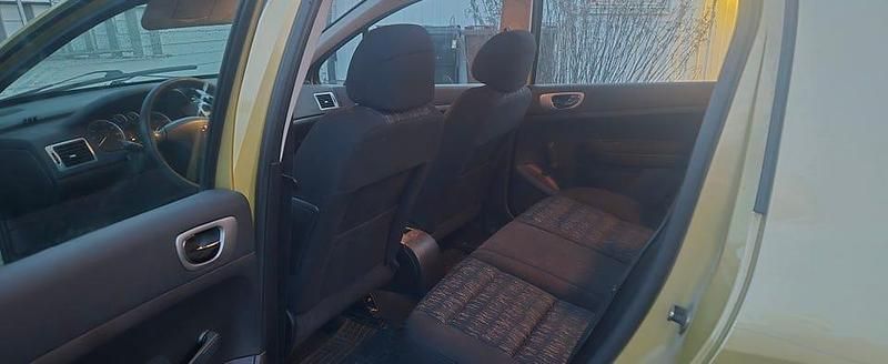 Begagnad Peugeot 307 136 HK (100 kW) 2002 Halvkombi