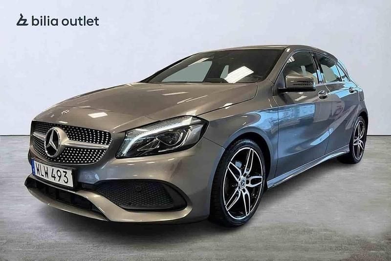 Grå Begagnad 2018 Mercedes A180 Halvkombi | 189 900 kr - Bild 1/1