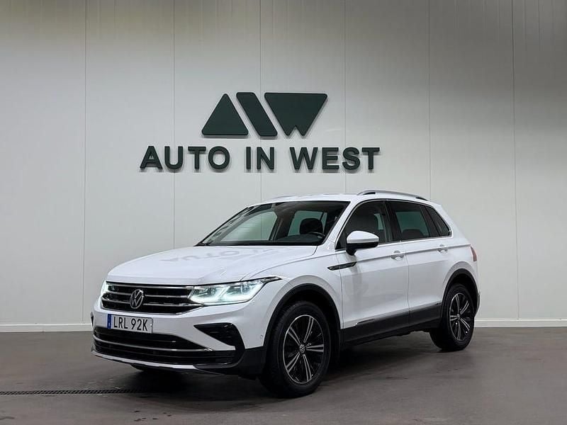 Vit Begagnad 2021 VW Tiguan SUV | 199 900 kr (Superpris) - Bild 1/4