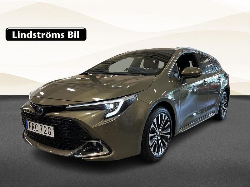 Grön Begagnad 2024 Toyota Corolla Style Kombi | 349 900 kr (Lite dyr) - Bild 1/3