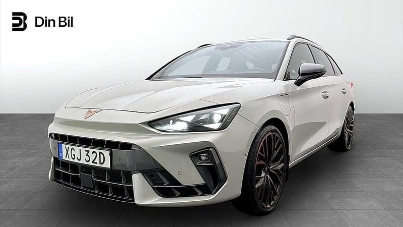 Grå Begagnad 2024 Cupra Leon VZ Kombi | 449 900 kr - Bild 1/4
