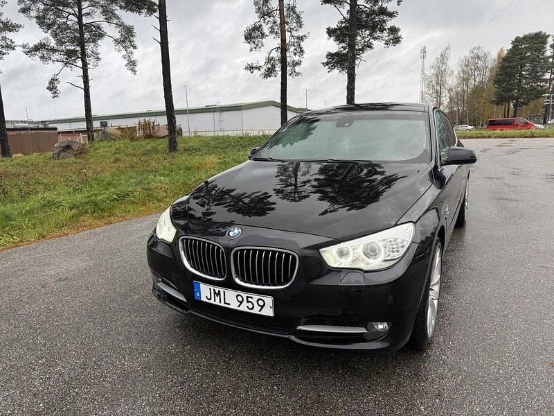 Svart Begagnad 2012 BMW 535 Gran Turismo Halvkombi | 159 000 kr - Bild 1/4