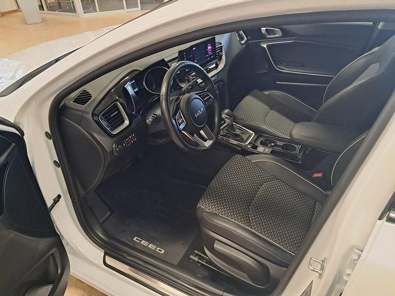 Begagnad Kia Ceed Sportswagon Advance 105 HK (77 kW) 2022 Vit Kombi