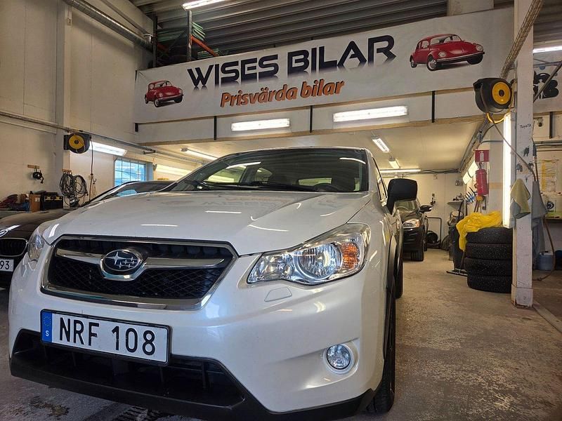 Vit Begagnad 2014 Subaru XV SUV | 119 900 kr (Marknadspris) - Bild 1/4