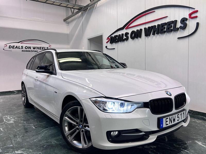 Vit Begagnad 2013 BMW 320 Sport Line Kombi | 124 900 kr (Lite dyr) - Bild 1/4