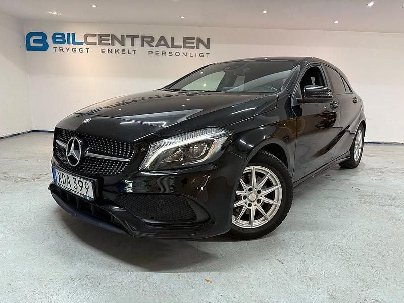 Svart Begagnad 2015 Mercedes A180 AMG Halvkombi | 129 900 kr (Marknadspris) - Bild 1/4