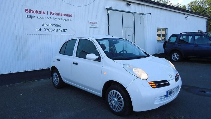 Vit Begagnad 2004 Nissan Micra Halvkombi | 18 000 kr (Marknadspris) - Bild 1/4