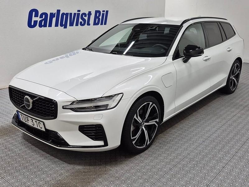 Crystal white metallic Begagnad 2023 Volvo V60 Plus Kombi | 429 000 kr - Bild 1/4