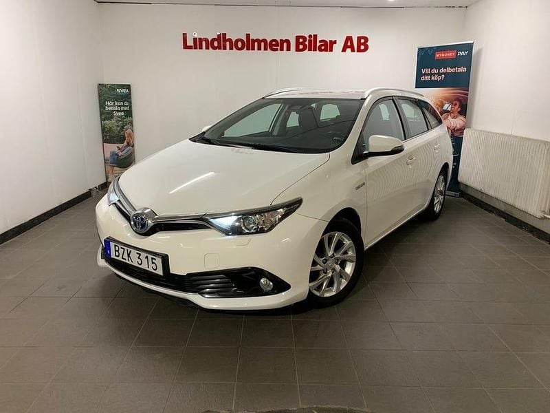 Vit Begagnad 2018 Toyota Auris Touring Sports Active Kombi | 174 900 kr (Marknadspris) - Bild 1/4